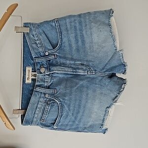 Madewell perfect denim shorts  size 25